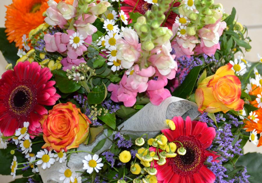 Blumen Kamm Inh. Friedrich Peter Kamm Wunderschöne, farbenfrohe Sommersträuße! | Blumen Kamm